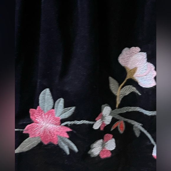 A.N.A Women's Black Velvet Floral Embroidered Mini Dress size L - Picture 3 of 3